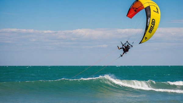 Découvrez le kitesurf entre montpellier & sète avec tiki center