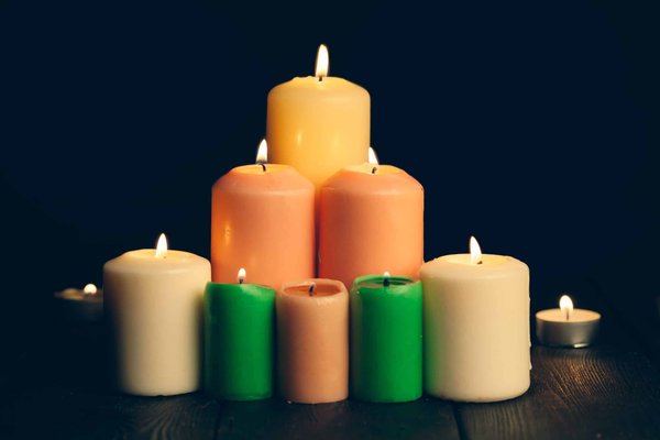 Découvrir les rites de passage et les célébrations d'anniversaire de la mort dans différentes cultures